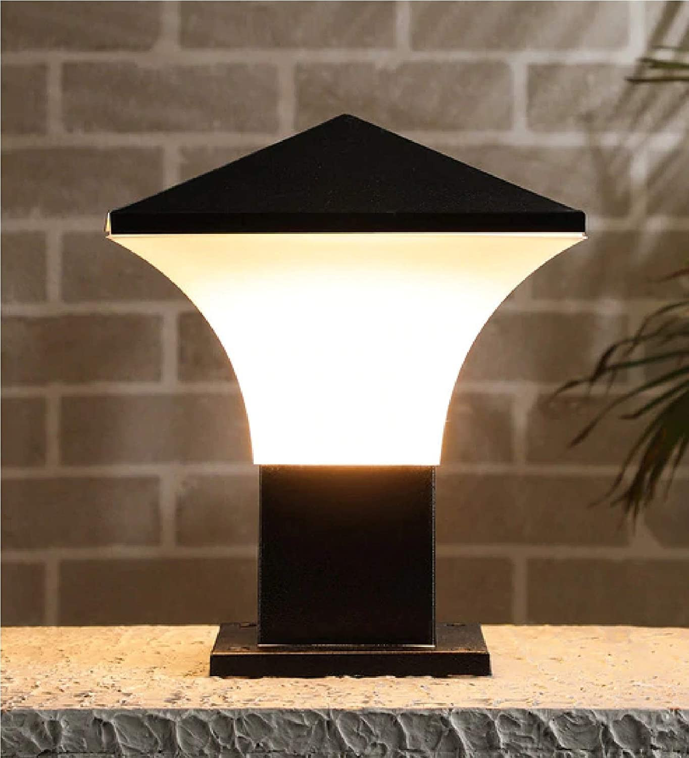 Modern Shape Outdoor Pole Lamp